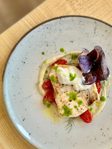 TRANCIO DI PESCE SPADA
con crema di melanzana, bufala, pomodorini confit, chips di patate viola