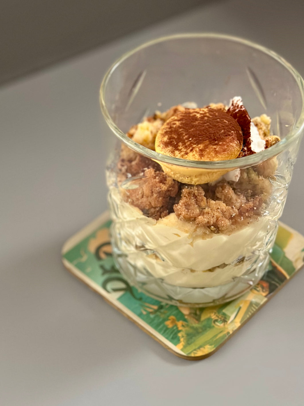 Mascarpone, fichi caramellati e crumble al pistacchio (tutti i dessert sono al bicchiere, di nostra produzione e senza glutine)